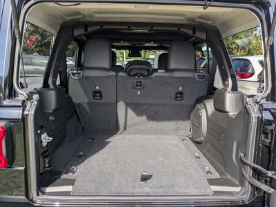 2025 Jeep Wrangler — photo 11 view