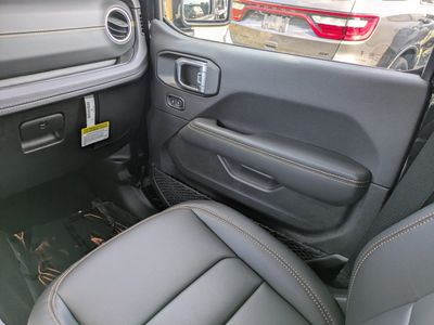 2025 Jeep Wrangler — photo 15 view