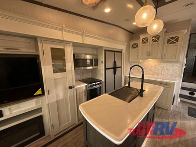 2022 Dutchmen RV Astoria — photo 12 view