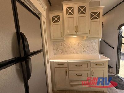 2022 Dutchmen RV Astoria — photo 15 view
