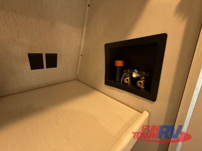 2022 Dutchmen RV Astoria — photo 22 view