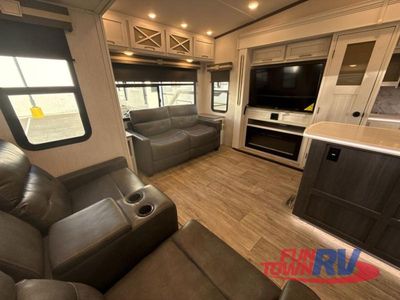 2022 Dutchmen RV Astoria — photo 17 view
