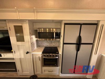 2022 Dutchmen RV Astoria — photo 13 view