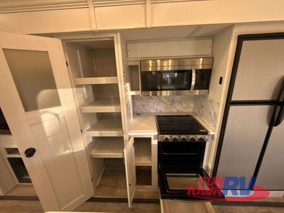 2022 Dutchmen RV Astoria — photo 14 view