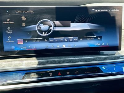 2023 BMW 7 Series — photo 34 view