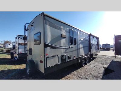 2017 Keystone RV Cougar X-Lite — detail view