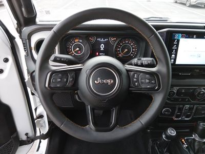 2024 Jeep Wrangler — photo 12 view