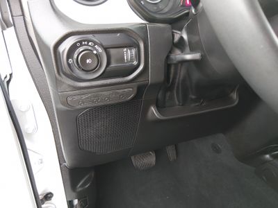 2024 Jeep Wrangler — photo 13 view