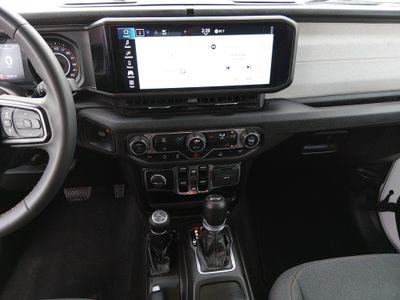 2024 Jeep Wrangler — photo 20 view
