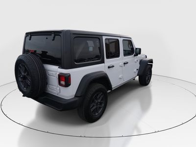 2024 Jeep Wrangler — photo 7 view