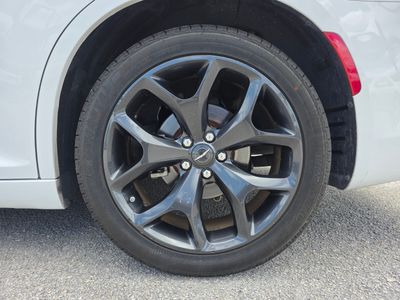 2023 Chrysler 300 - Photo 15