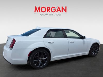 2023 Chrysler 300 - Photo 3