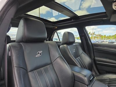 2023 Chrysler 300 - Photo 11