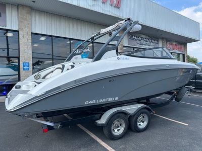 2016 Yamaha 242 Ltd S - Photo 3