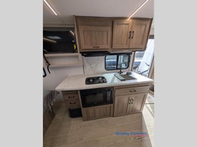 2025 Coachmen RV Freedom Express Ultra Lite — photo 14 view