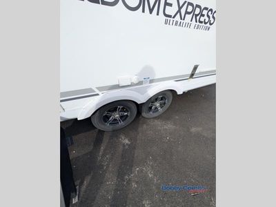 2025 Coachmen RV Freedom Express Ultra Lite — photo 9 view