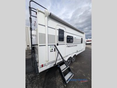 2025 Coachmen RV Freedom Express Ultra Lite — photo 7 view