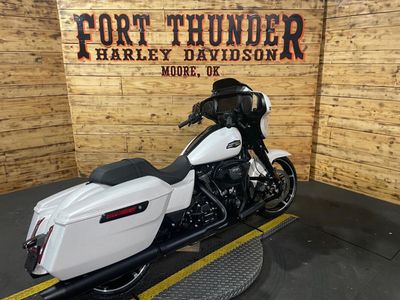 2025 Harley-Davidson FLHX - Street Glide — interior view