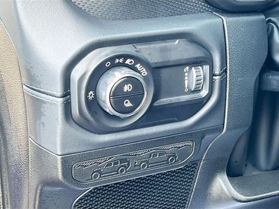 2026 Jeep Gladiator — photo 10 view