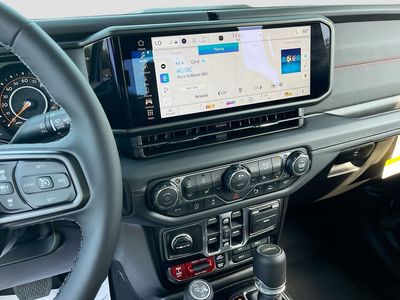 2026 Jeep Gladiator — photo 15 view