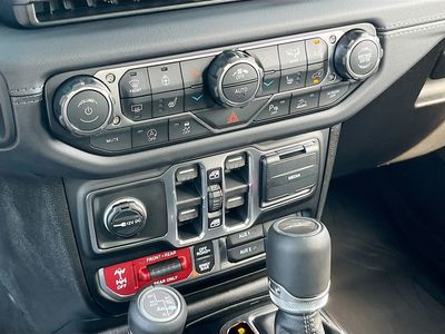 2026 Jeep Gladiator — photo 16 view