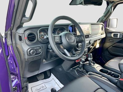2026 Jeep Gladiator — photo 9 view
