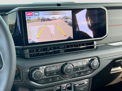 2026 Jeep Gladiator — photo 14 view