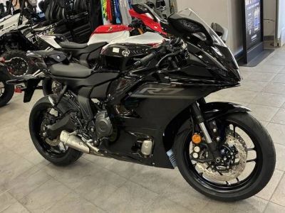 2026 Yamaha YZF-R7 — front three-quarter view