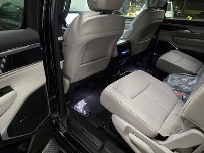 2026 Jeep Grand Wagoneer - Photo 31