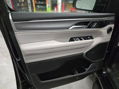 2026 Jeep Grand Wagoneer - Photo 14