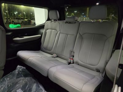 2026 Jeep Grand Wagoneer - Photo 33