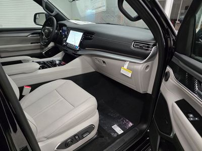 2026 Jeep Grand Wagoneer - Photo 34