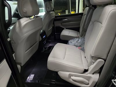 2026 Jeep Grand Wagoneer - Photo 32