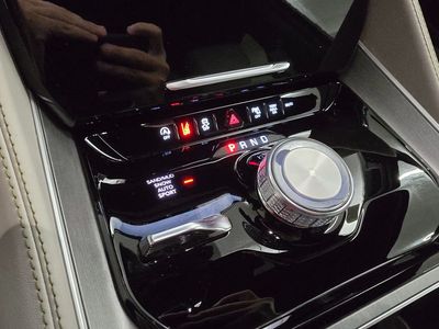 2026 Jeep Grand Wagoneer - Photo 28