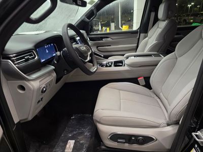 2026 Jeep Grand Wagoneer - Photo 17