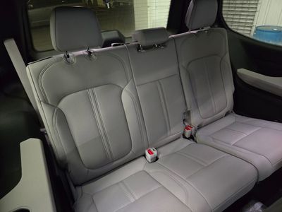 2026 Jeep Grand Wagoneer - Photo 36