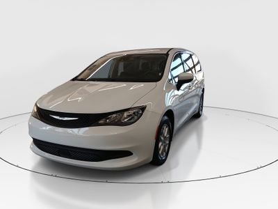 2023 Chrysler Voyager - Photo 3