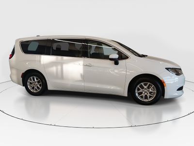 2023 Chrysler Voyager - Photo 8