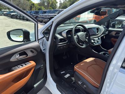 2026 Chrysler Pacifica - Photo 15