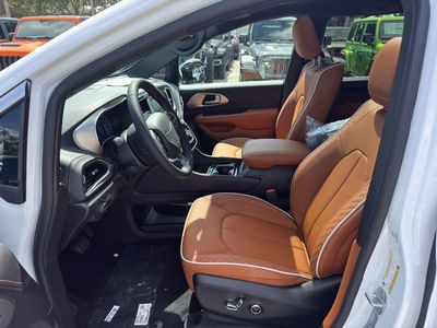 2026 Chrysler Pacifica - Photo 16