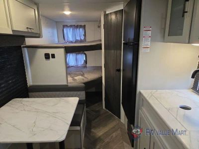 2021 Forest River RV Wildwood FSX — photo 19 view