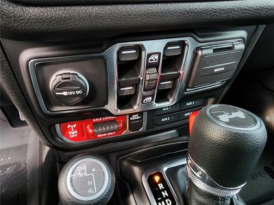 2026 2025 Jeep Wrangler - Photo 14