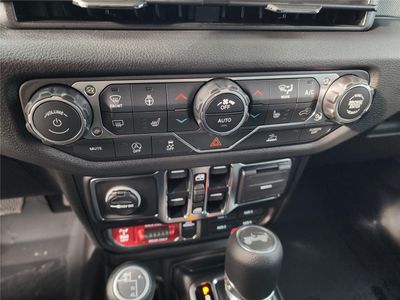 2026 2025 Jeep Wrangler - Photo 13