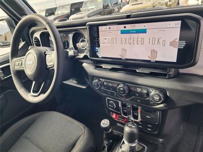 2026 2025 Jeep Wrangler - Photo 8