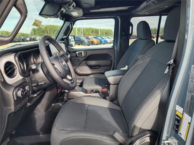 2026 2025 Jeep Wrangler - Photo 11
