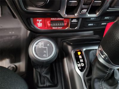 2026 2025 Jeep Wrangler - Photo 15