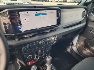 2026 2025 Jeep Wrangler - Photo 9