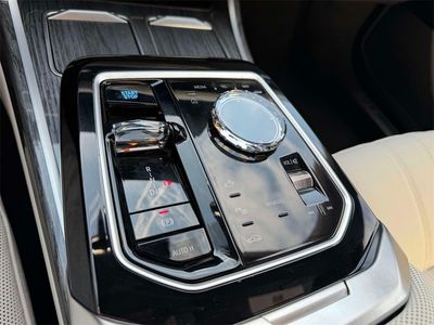 2025 BMW i7 - Photo 15