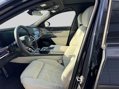 2025 BMW i7 - Photo 12