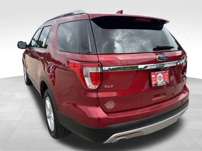 2016 Ford Explorer — rear three-quarter view